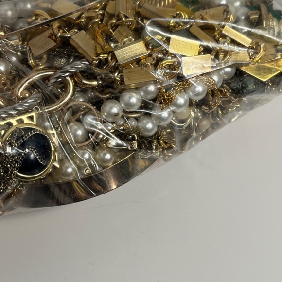 Over 3lb lot gold & brass tone CRAFT costume jewelry - earrings, necklaces- Read - Picture 7 of 9